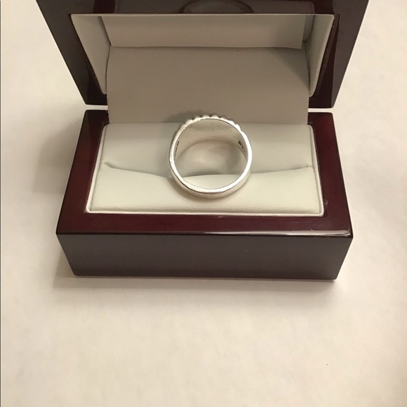 Ring - Picture 3 of 4